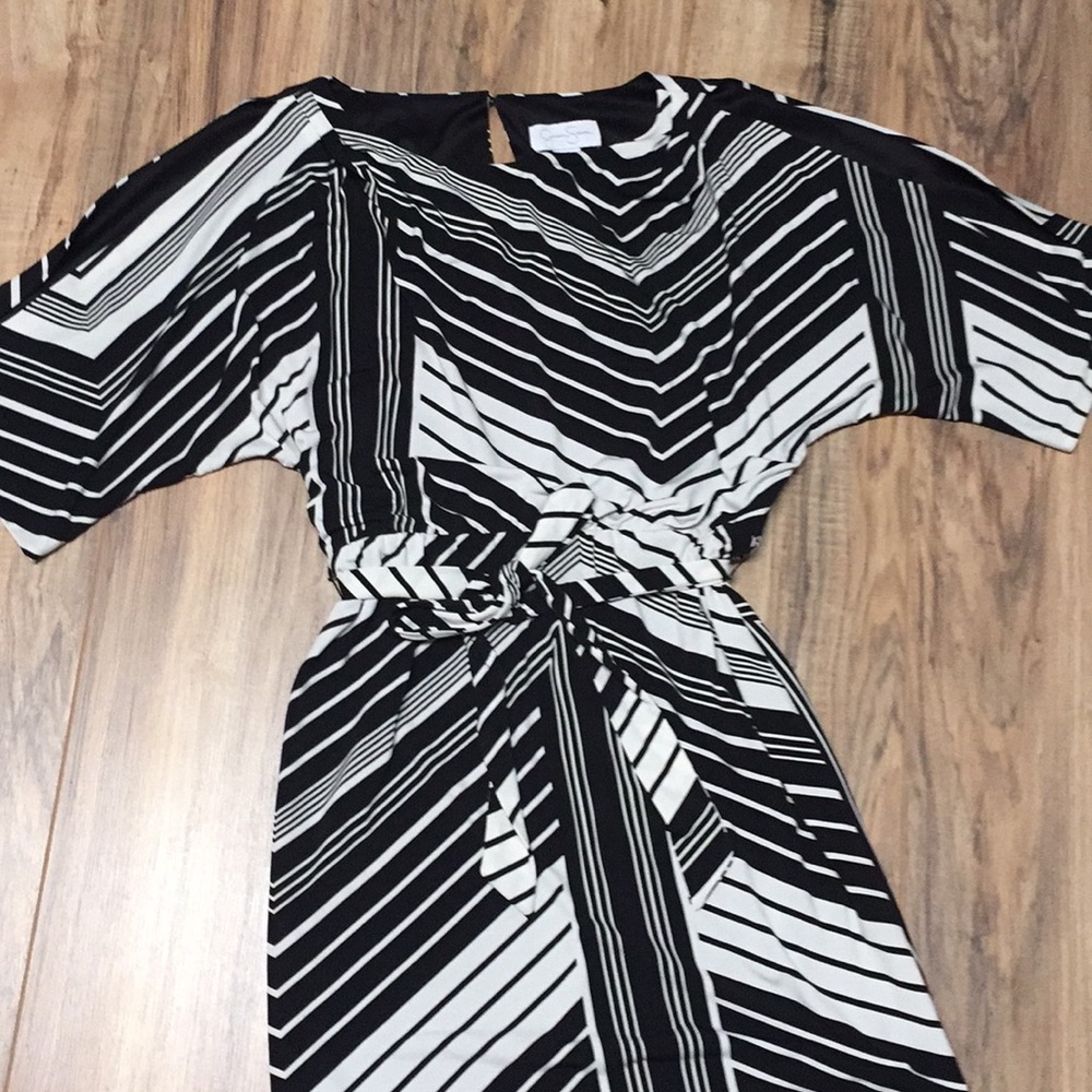 Jessica Simpson size small vintage dress!